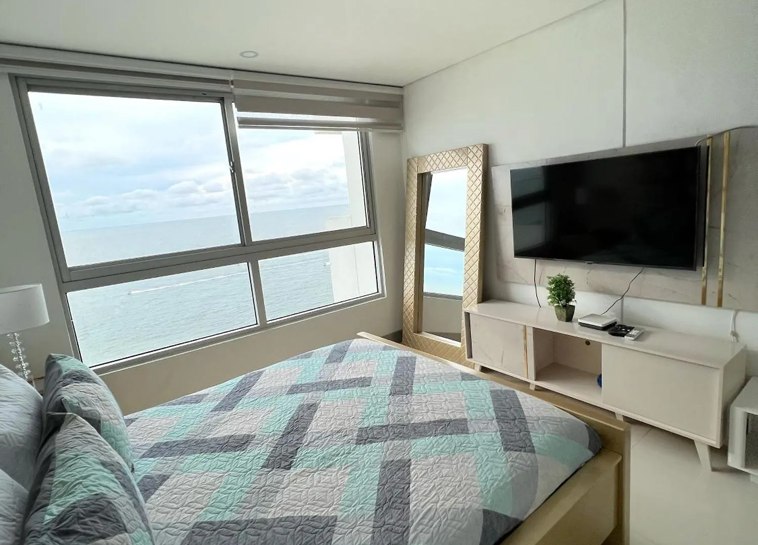 Beachfront Luxurious Apartment, Palmetto Beach Kartagena Apartament